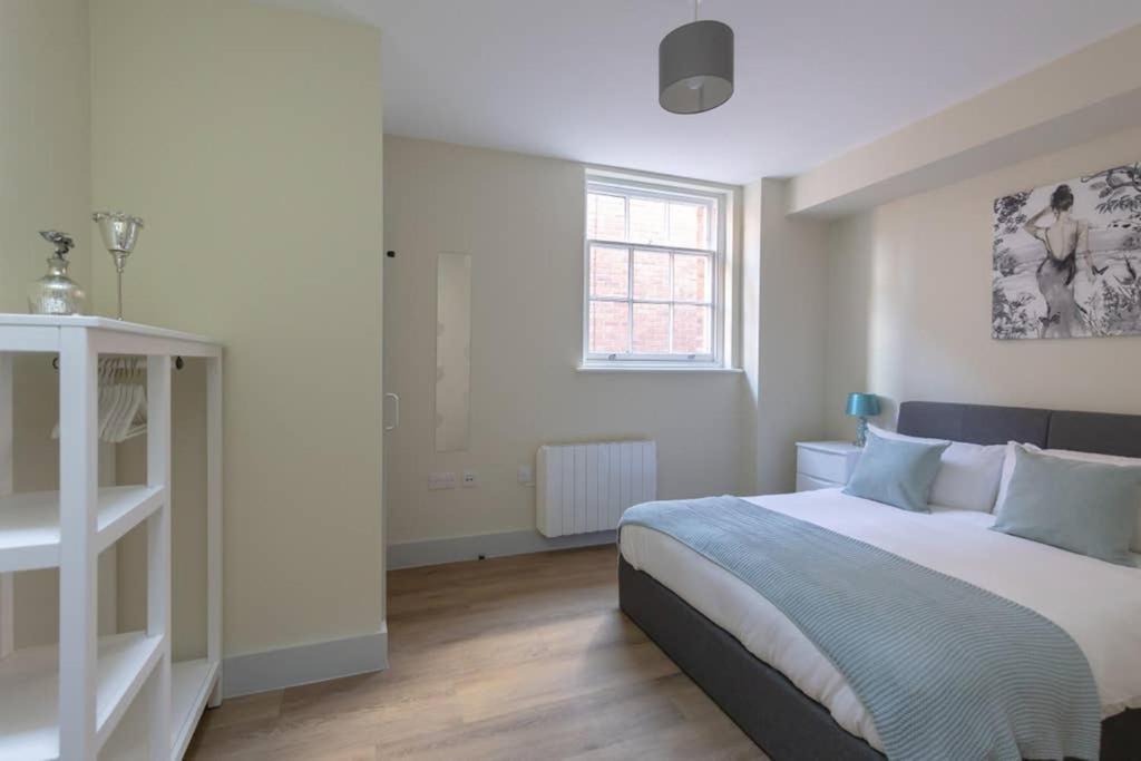 Hereford City Centre - Apartment 4, Isabella House - Modern Apartment In The Heart Of The City - Sleeps 4 Guests - Hosted By Rentmyhouse Ngoại thất bức ảnh