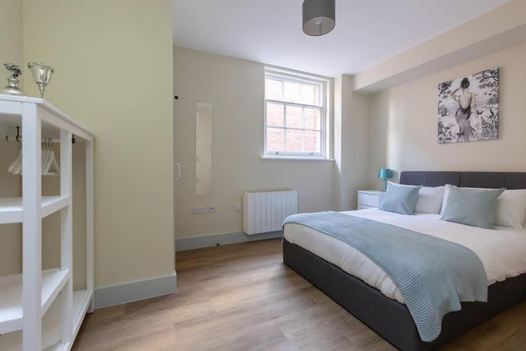 Hereford City Centre - Apartment 4, Isabella House - Modern Apartment In The Heart Of The City - Sleeps 4 Guests - Hosted By Rentmyhouse Ngoại thất bức ảnh