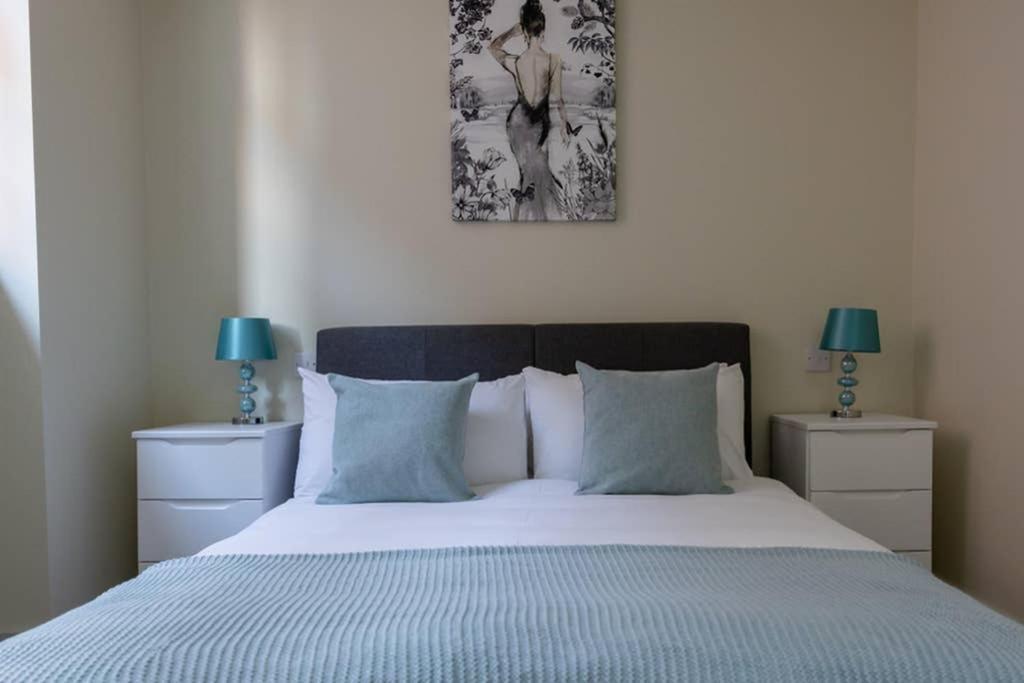 Hereford City Centre - Apartment 4, Isabella House - Modern Apartment In The Heart Of The City - Sleeps 4 Guests - Hosted By Rentmyhouse Ngoại thất bức ảnh